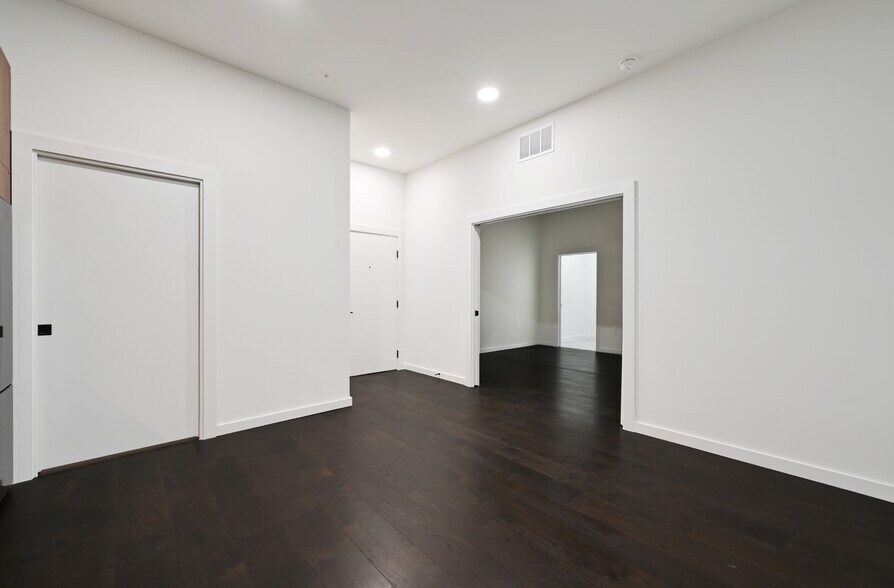 More Photos Of 2209 S First St, Austin Apartments For Sale
