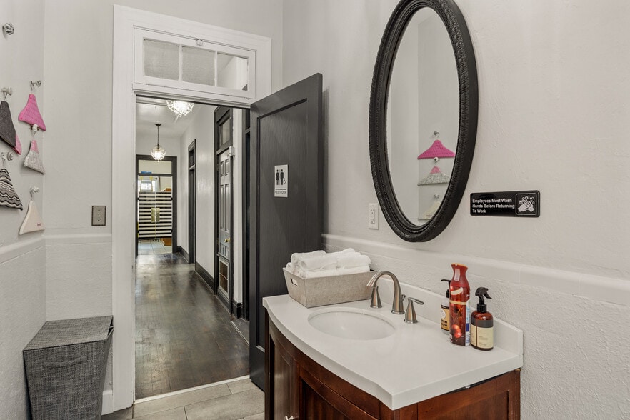 More Photos Of 919 N Monroe St, Tallahassee Freestanding For Lease