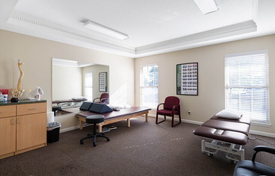 More Photos Of 3121 E 10th St, Jeffersonville Freestanding For Lease