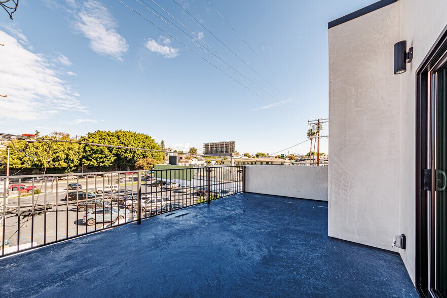 More Photos Of 5209 W 20th St, Los Angeles Multifamily For Sale