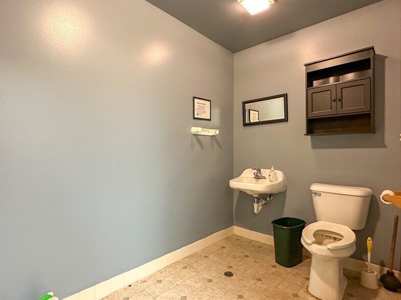 More Photos Of 233 S 8th St, Medford Office For Sale