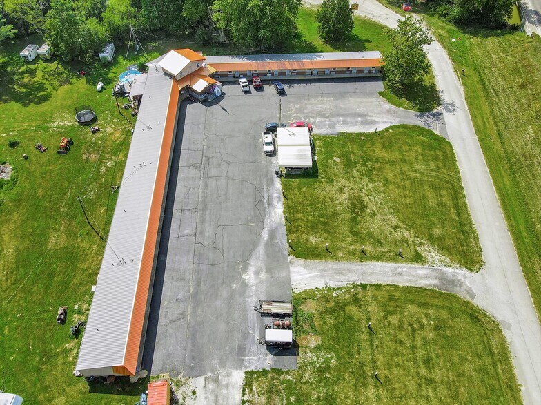 More Photos Of 1295 IL-16, Shelbyville Hotel For Sale