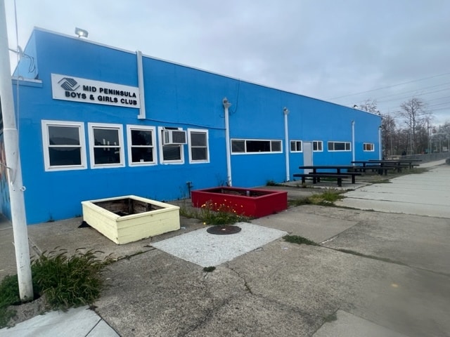 More Photos Of 200 N Quebec St, San Mateo Baseball Field For Sale