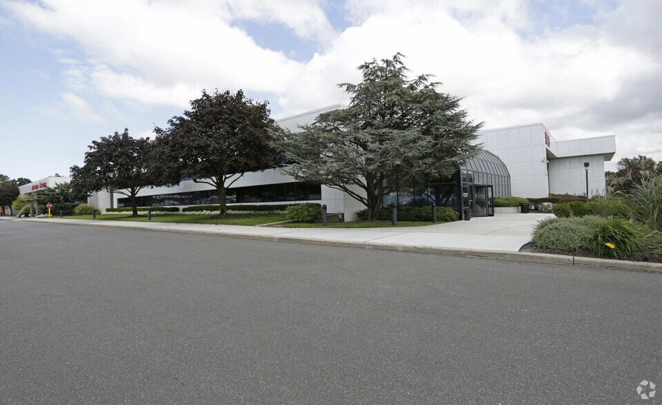 More Photos Of 500 N Broadway, Jericho Office For Lease