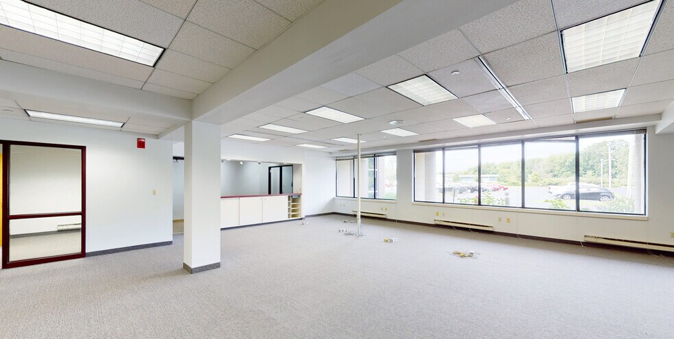 More Photos Of 7085 Mentor Ave, Willoughby Flex For Lease