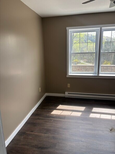 More Photos Of 429 Riverview Dr, Walnutport Flex For Sale