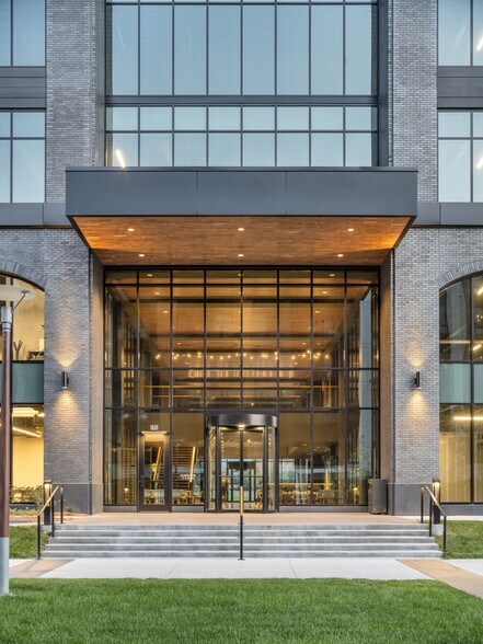 More Photos Of 1601 Utica Ave S, Minneapolis Office For Lease