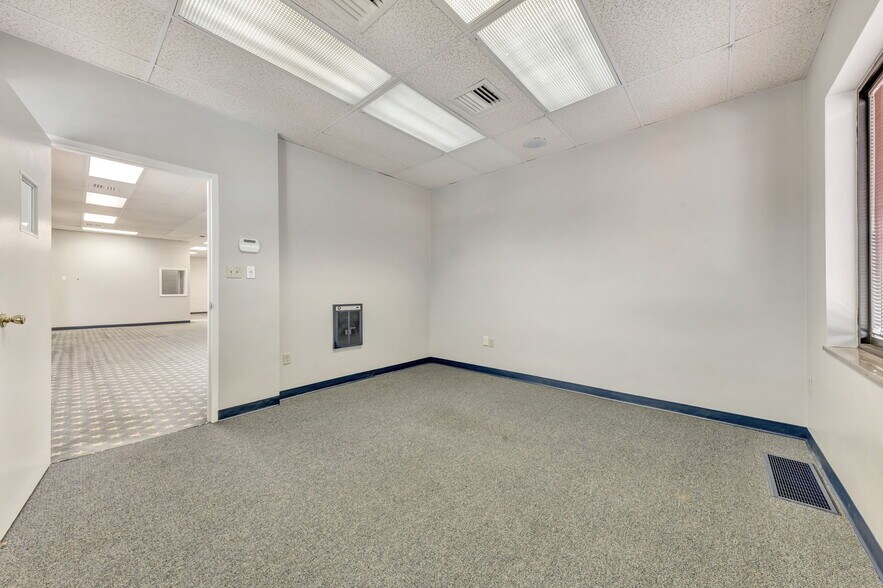 More Photos Of 150 Hillside Dr, Bethel Park Office For Lease