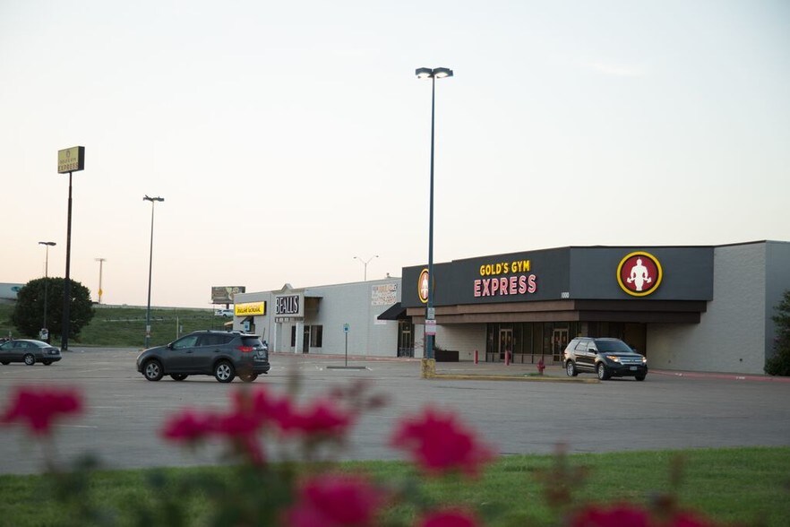 1000 N Loop 340, Bellmead, TX 76705 Retail