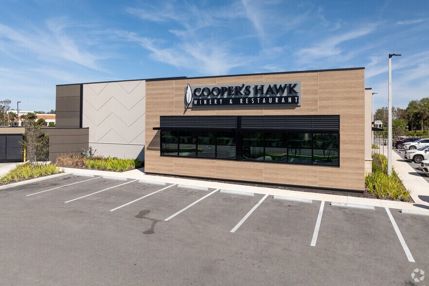 More Photos Of 13671 Olympic Ct, Fort Myers General Retail For Sale