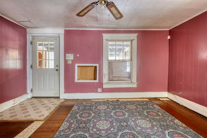 More Photos Of 510 S Camellia Blvd, Fort Valley Convenience Store For Sale