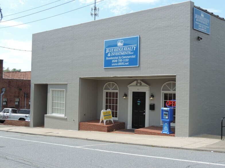 More Photos Of 215 Church St, Lenoir Office For Sale