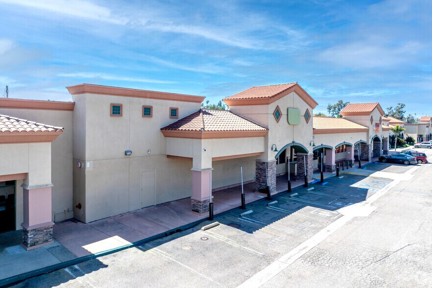 More Photos Of 913-959 E Vista Way, Vista Freestanding For Sale