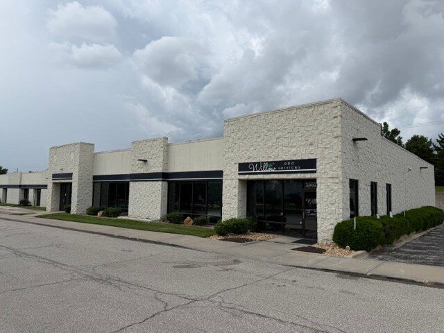 More Photos Of 15520-15600 College Blvd, Lenexa Flex For Sale