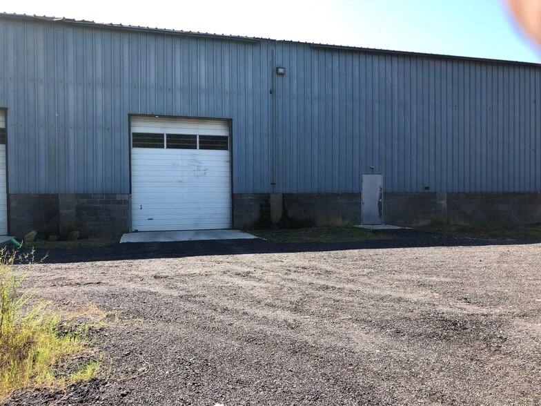 More Photos Of 16411 Jefferson Davis Hwy, Chester Warehouse For Lease