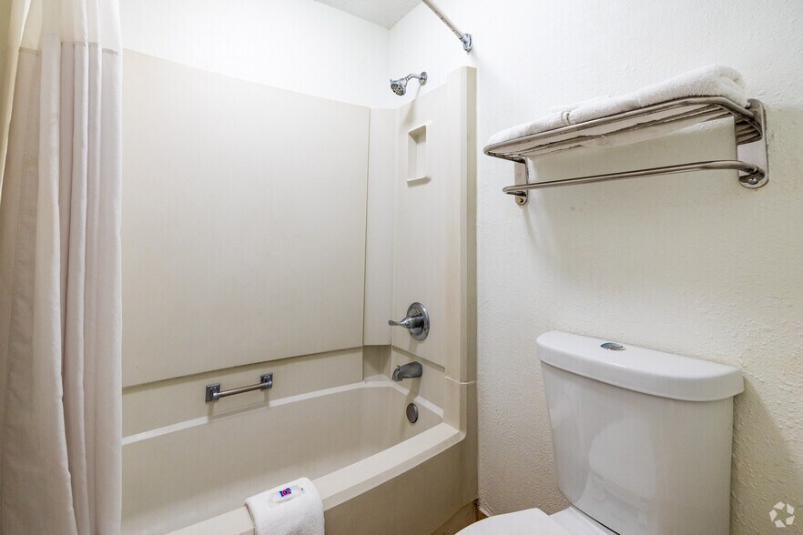 More Photos Of 722 E Pancake Blvd, Liberal Hotel For Sale
