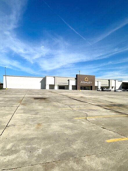 More Photos Of 1620 Martin Luther King Jr Blvd, Houma Distribution For Lease