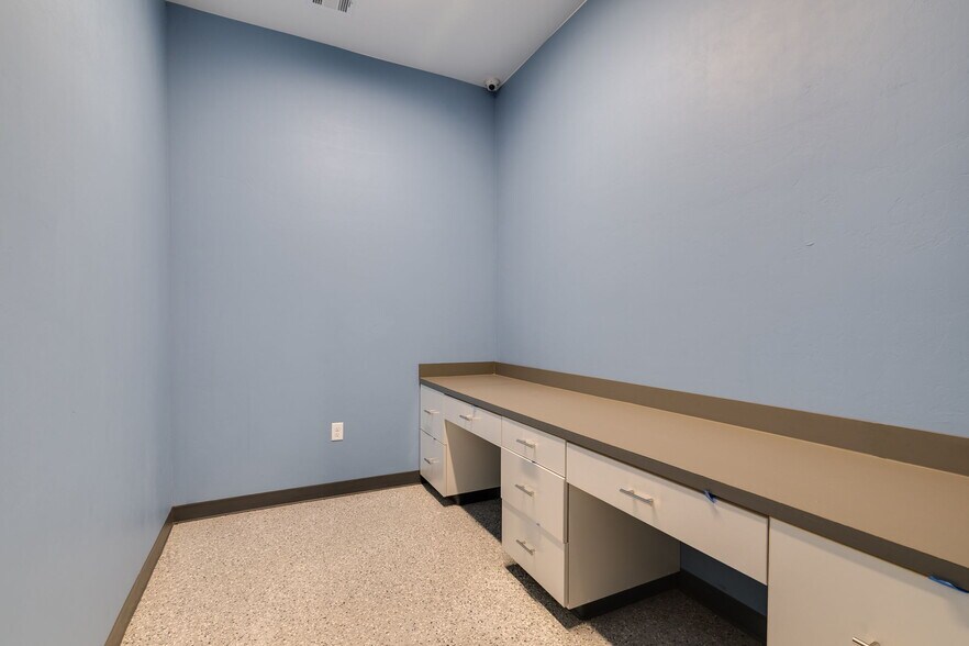 More Photos Of 3305 NW 192nd St, Edmond Healthcare For Sale