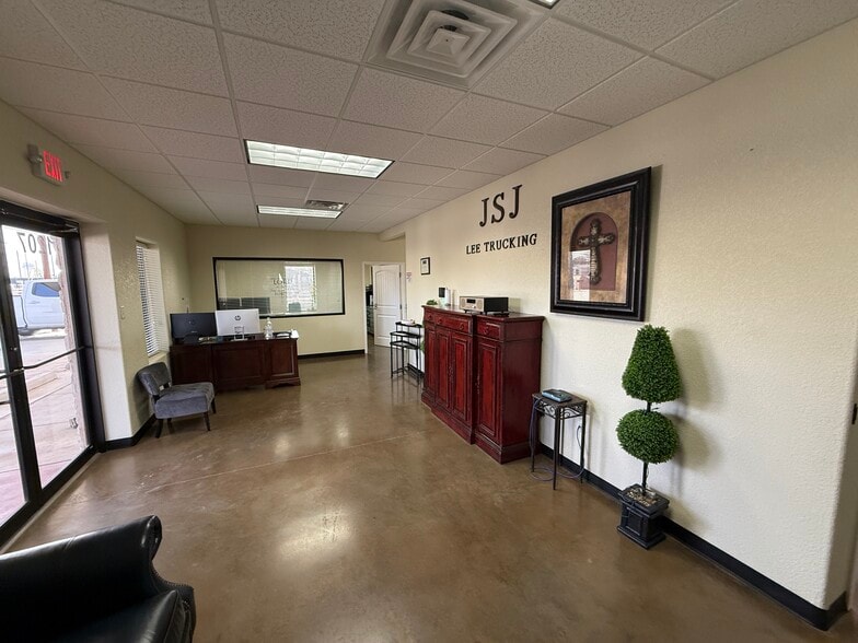 More Photos Of 1207 NW Mustang Dr, Andrews Warehouse For Sale