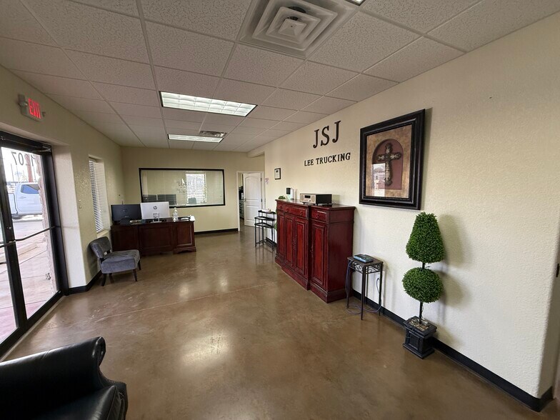 More Photos Of 1207 NW Mustang Dr, Andrews Warehouse For Sale