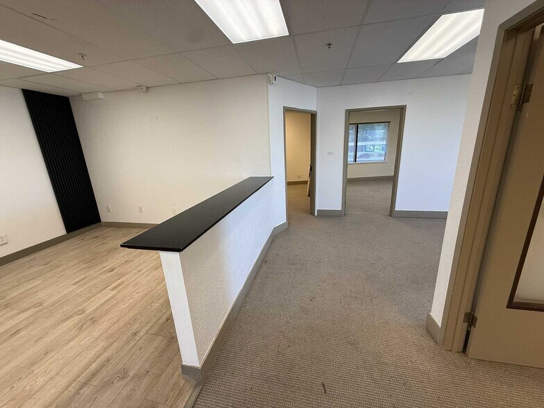 More Photos Of 5768 Paradise Dr, Corte Madera Flex For Lease