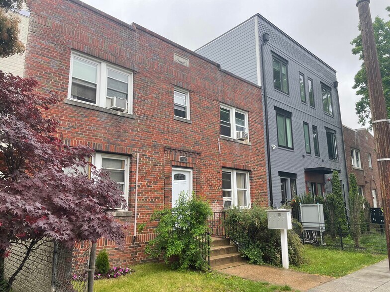 Primary Photo Of 1027 16th St NE, Washington Multifamily For Sale