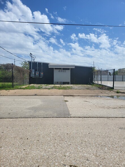 Primary Photo Of 4852 Vicksburg St, Dallas Warehouse For Lease