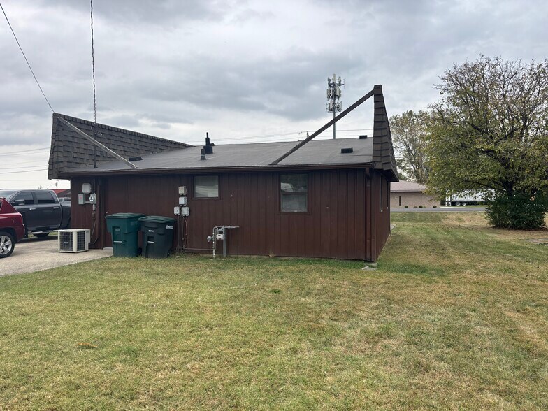 More Photos Of 2901 N Granville Ave, Muncie Freestanding For Sale