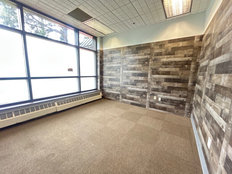 More Photos Of 22 N 1st St, Newark Light Distribution For Lease