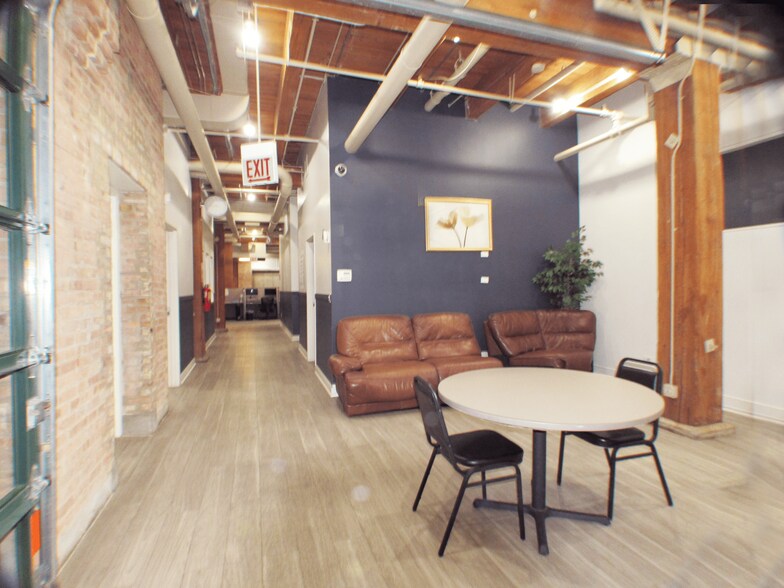 More Photos Of 1727 S Indiana Ave, Chicago Apartments For Lease