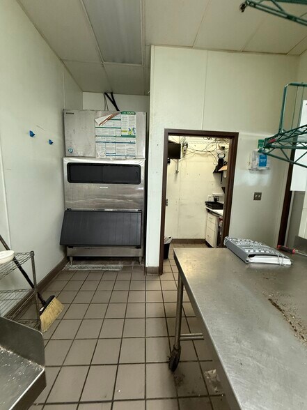 More Photos Of 4104 W Interstate 40, Amarillo Freestanding For Lease