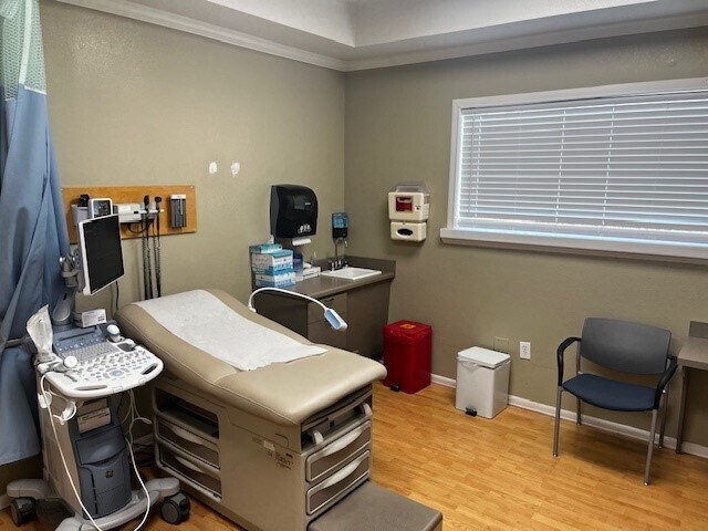 More Photos Of 7386 Barlite Blvd, San Antonio Medical For Sale