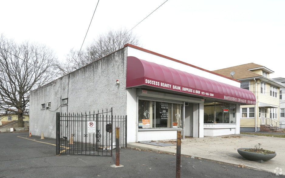 Primary Photo Of 1556-1558 Summit Ave, Hillside Storefront For Lease