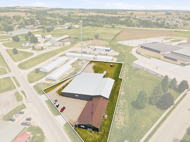 More Photos Of 301 Old Dubuque Rd, Anamosa Warehouse For Lease