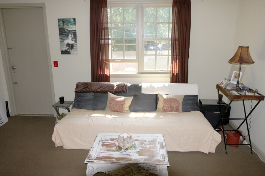 More Photos Of 15 E Bridge St, New Hope Storefront Retail Residential For Sale