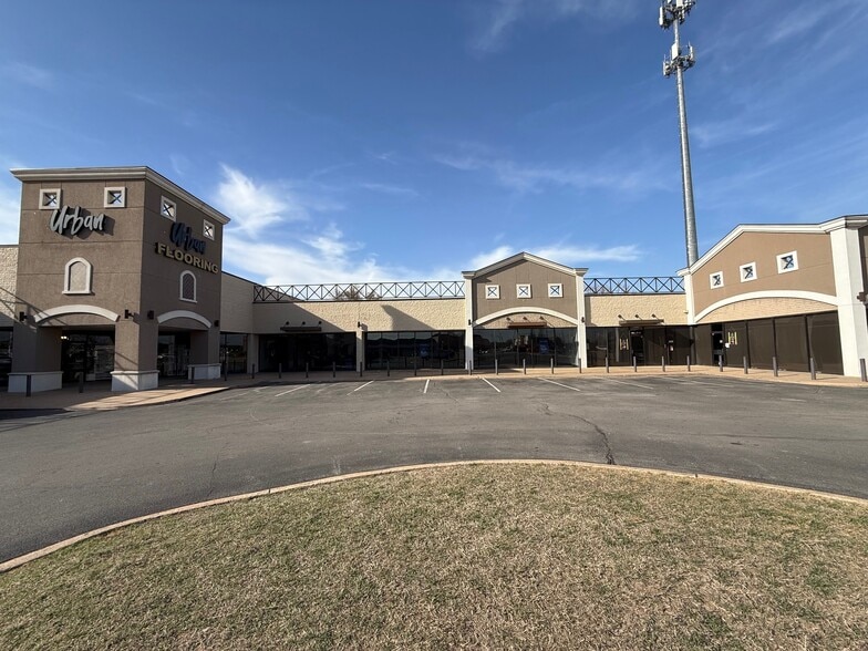 Primary Photo Of 3717-3737 W Main St, Norman Unknown For Lease