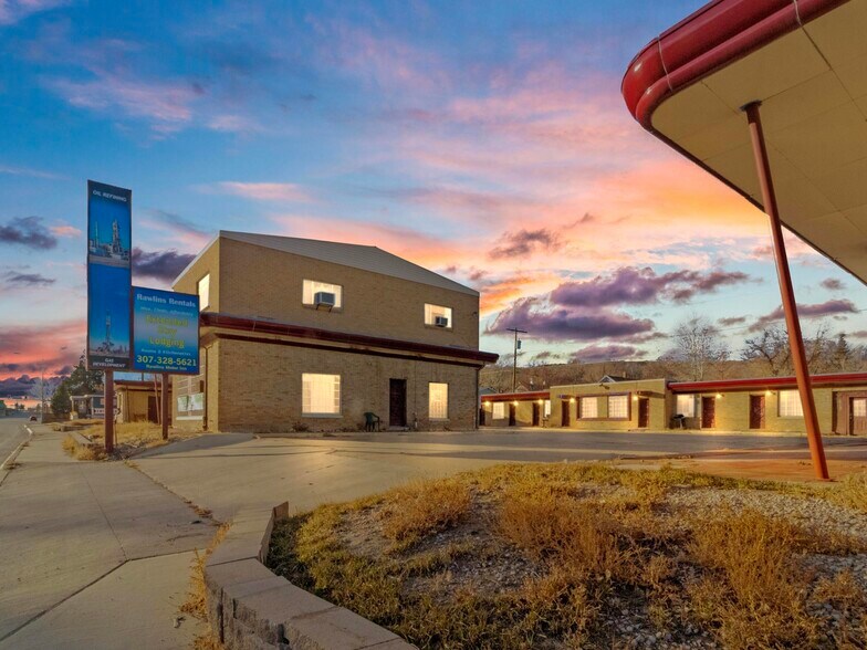 More Photos Of 905 W Spruce St, Rawlins Hotel For Sale