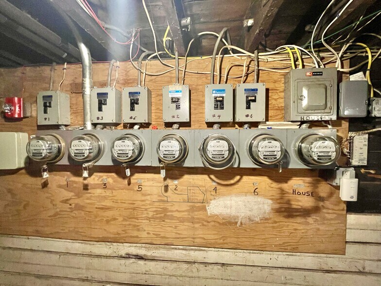 More Photos Of 87 Webster St, Haverhill Apartments For Sale