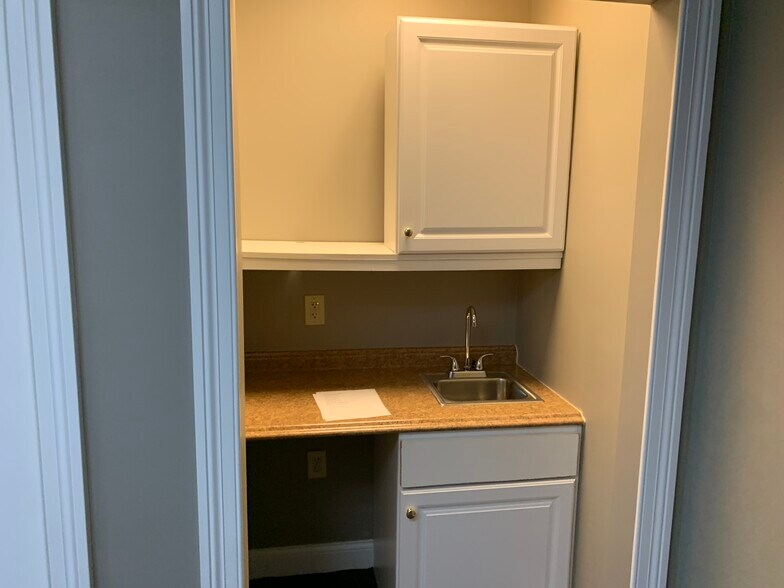 More Photos Of 68 N High St, New Albany Office For Lease