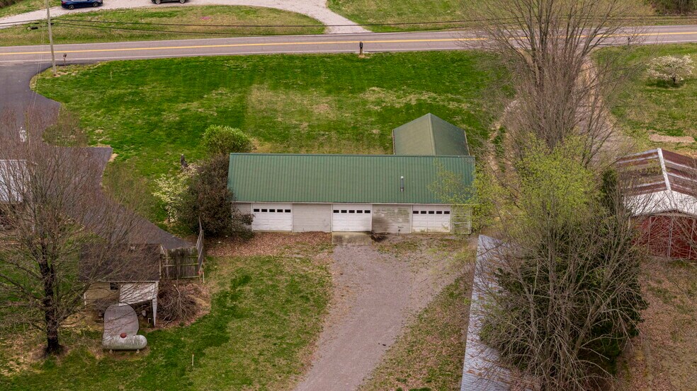 More Photos Of 5905 Veterans Memorial Hwy, Scottsville Showroom For Sale