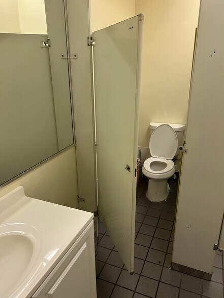 More Photos Of 2935 3rd Ave, Bronx Storefront Retail Office For Lease