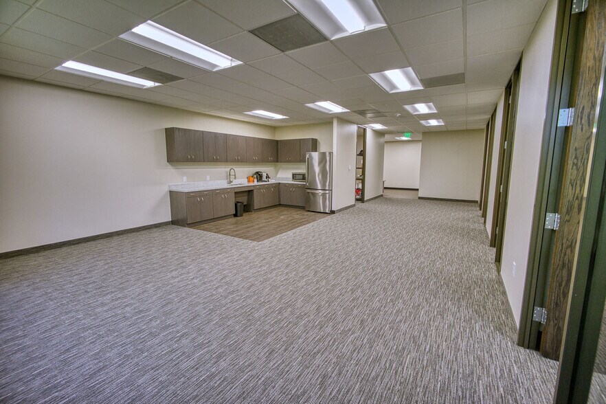 More Photos Of 11498 Luna Rd, Farmers Branch Office For Lease