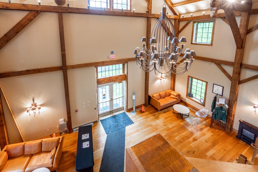 More Photos Of 16-18 Trowbridge Dr, Bethel Light Manufacturing For Sale
