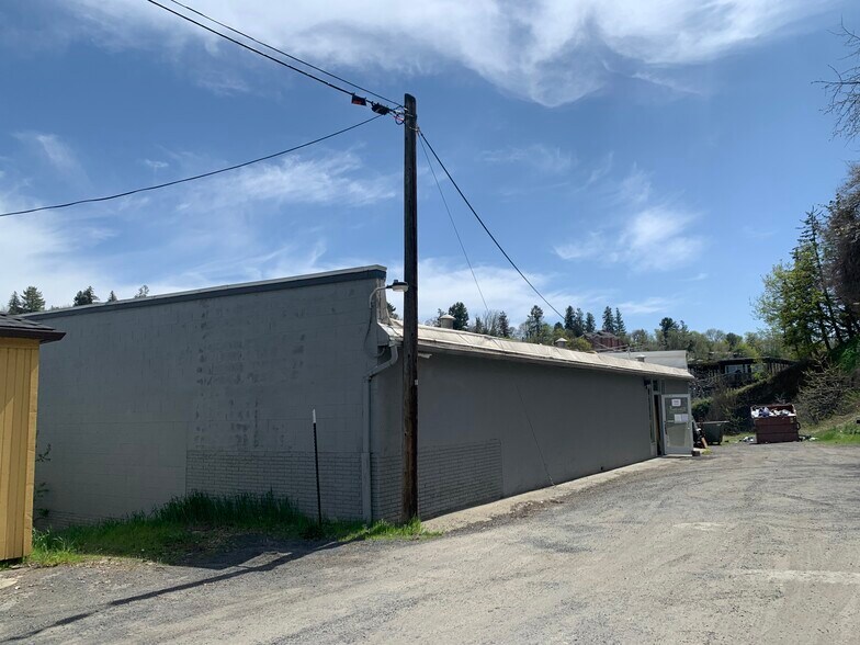 More Photos Of 1001-1006 NW Nye St, Pullman General Retail For Sale