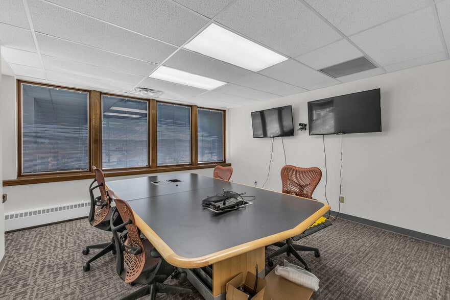 More Photos Of 2515 Foothill Blvd, Rock Springs Office For Lease