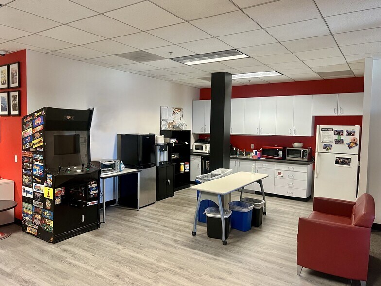 More Photos Of 1600 Rosecrans Ave, Manhattan Beach Office For Lease