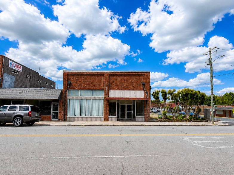 More Photos Of 104 W Swannanoa Ave, Liberty General Retail For Sale