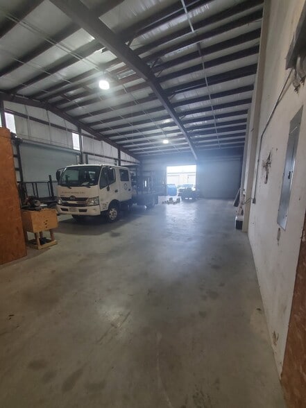 More Photos Of 1821 Dickinson Ave, Dickinson Warehouse For Lease
