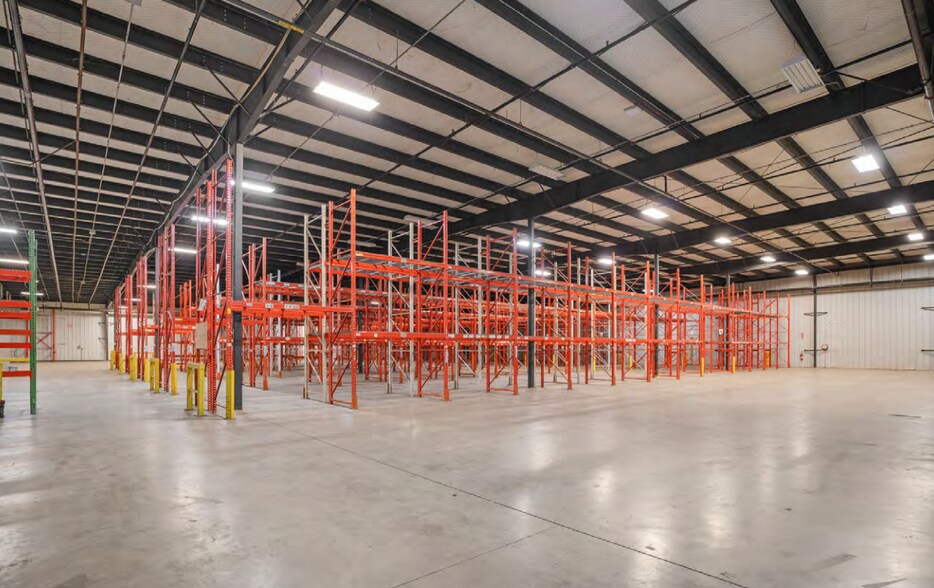 More Photos Of 57 S Hunt Rd, Amesbury Manufacturing For Lease