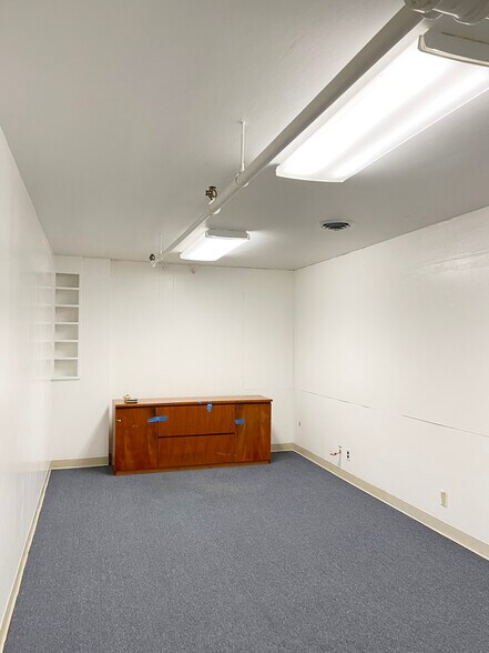 More Photos Of 8 W 9th St, Santa Rosa Warehouse For Lease